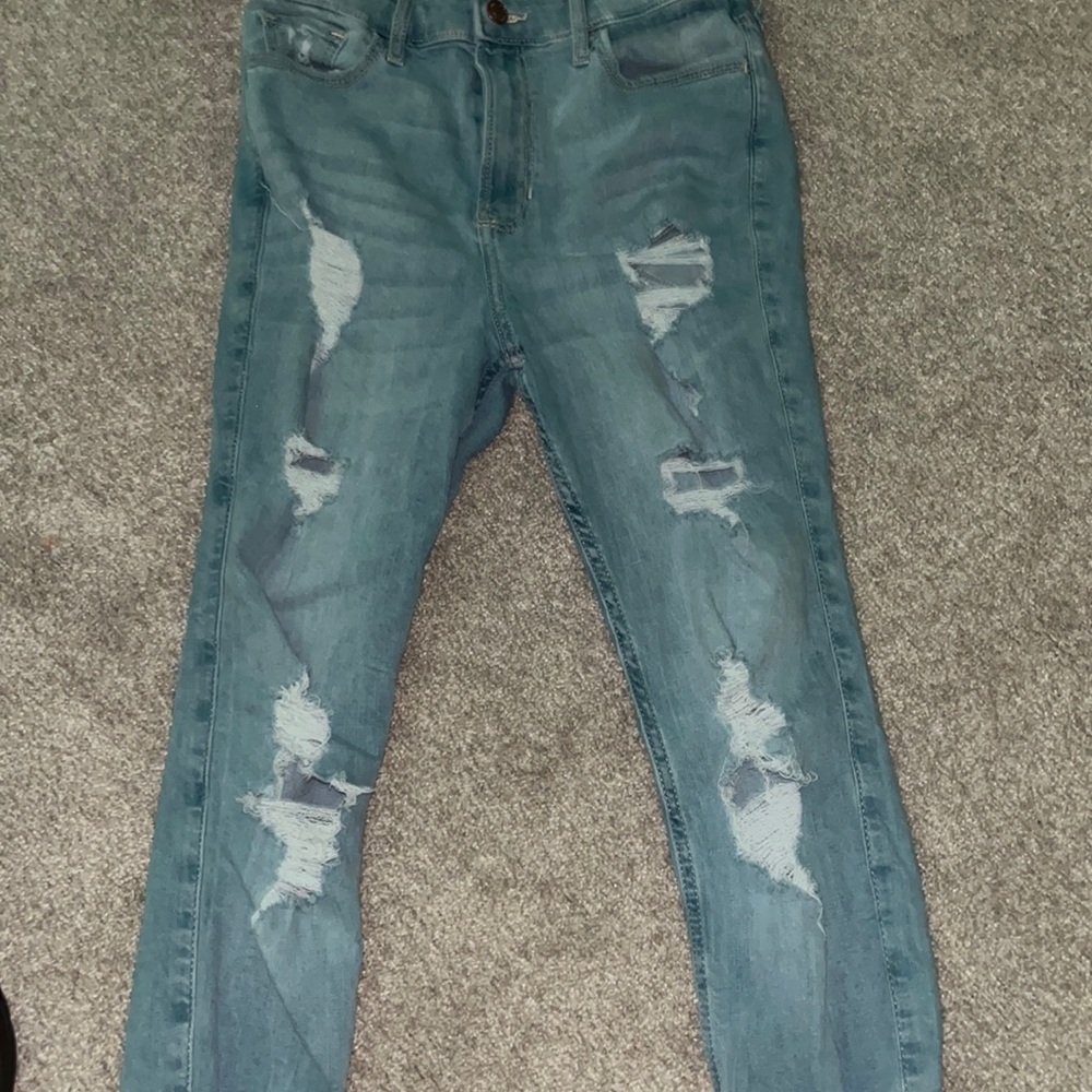 hollister light blue ripped jeans - size 28